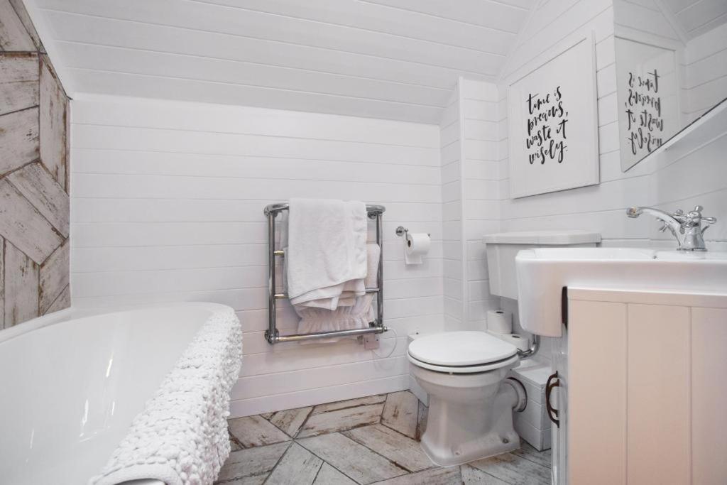 Luxury Lodge In The Heart Of The Cotswolds サイレンセスター エクステリア 写真
