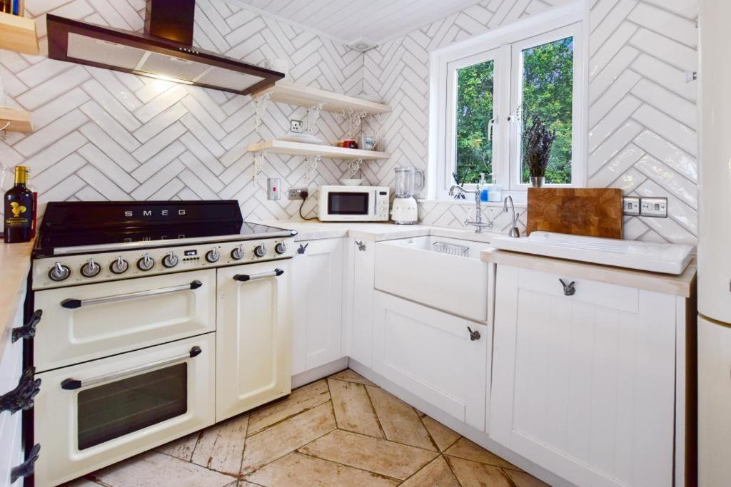 Luxury Lodge In The Heart Of The Cotswolds サイレンセスター エクステリア 写真